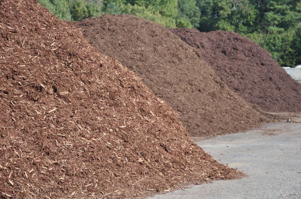 Brown Mulch Delivery in Los Angeles